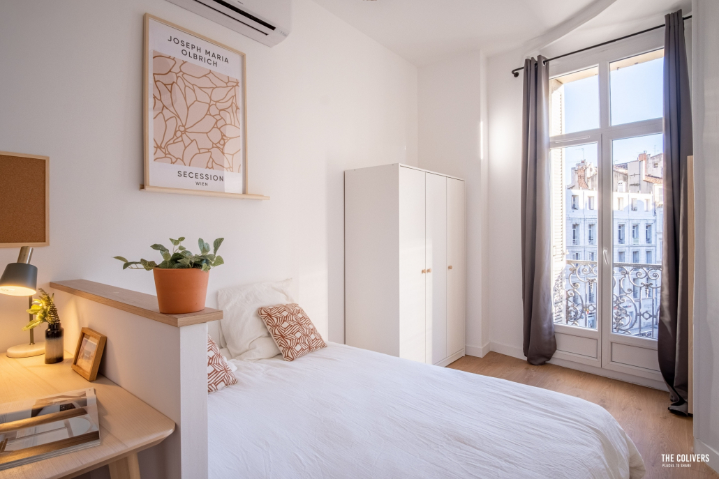 Chambre avec literie de qualité hôtelière en colocation à Marseille