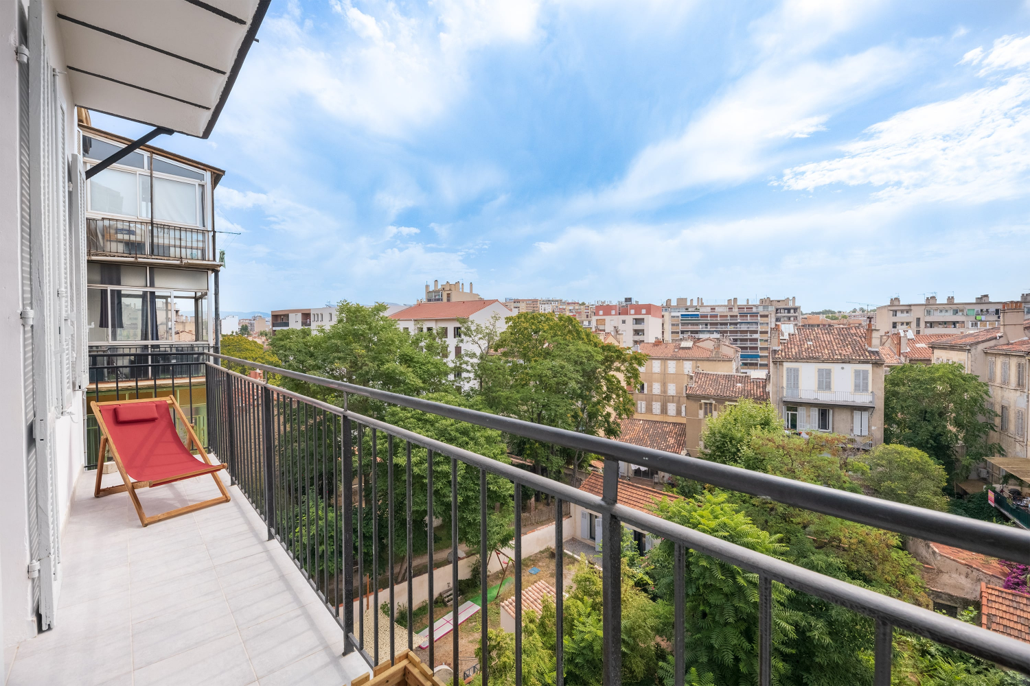 Terrasse avec une belle vue en coliving à Marseille