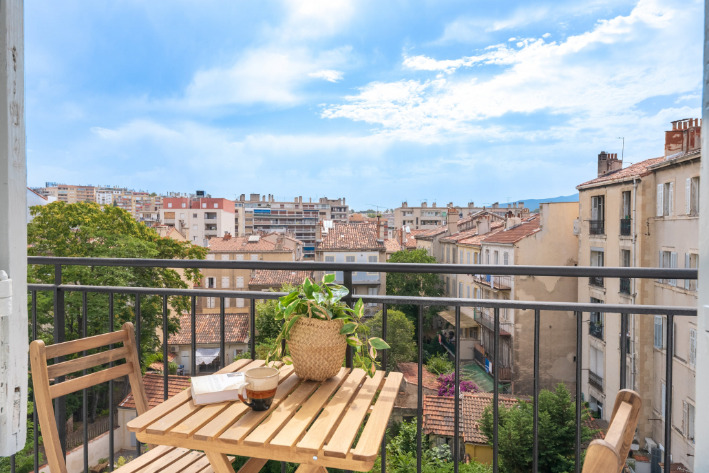 Terrasse panoramique en coliving à Marseille