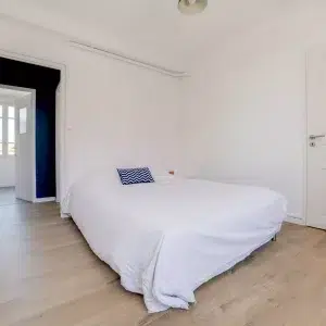 grande chambre meublée dans un appartement en colocation