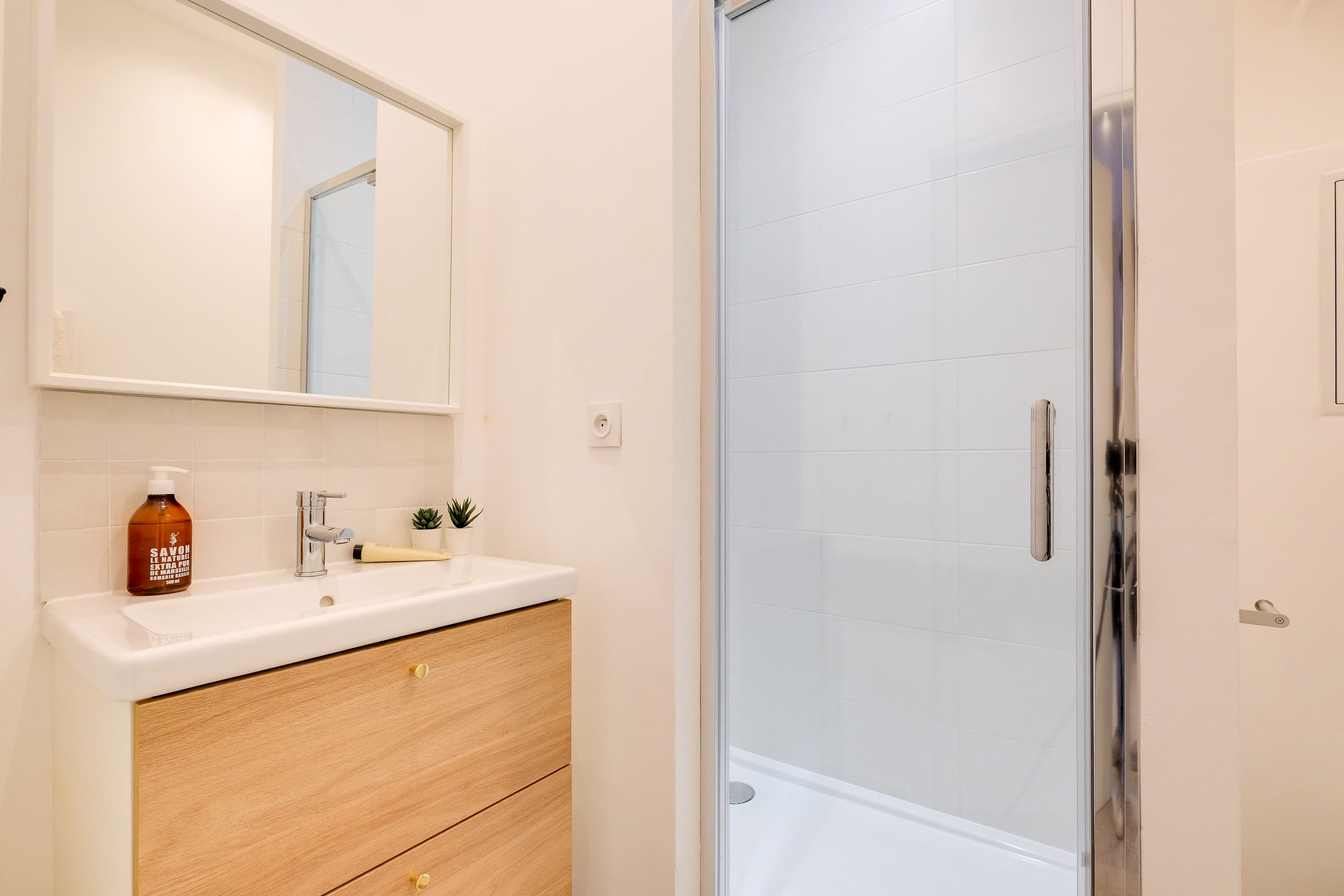 T1-euromed-coliving-julien-jules-salle-de-bain