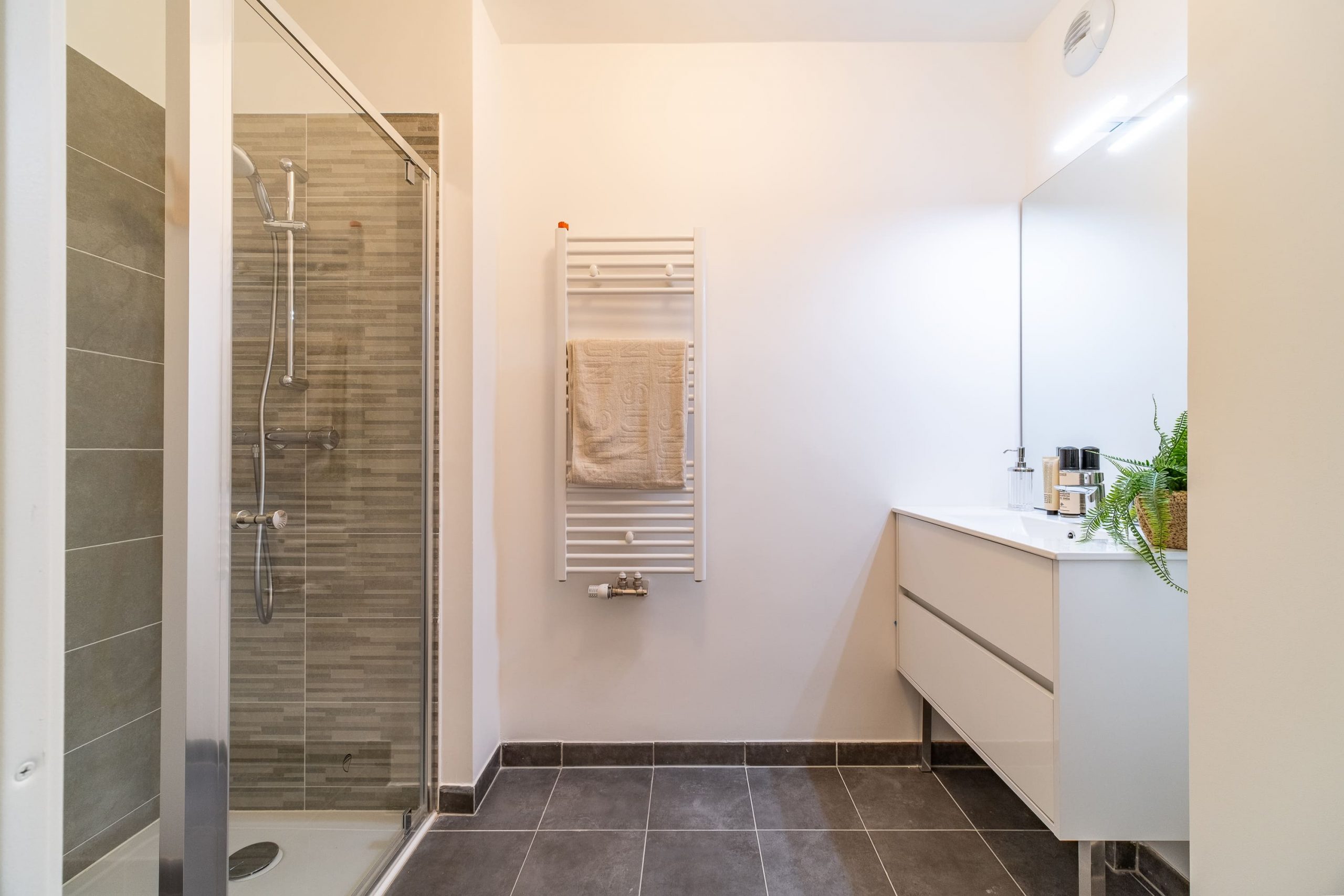 Colocation-colombes-coliving-varda-chambre-sallz-de-bain